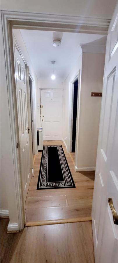 2 Bedroom Apartment - Greater London سوفيريتو المظهر الخارجي الصورة