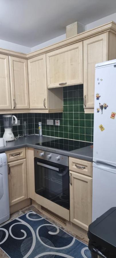 2 Bedroom Apartment - Greater London سوفيريتو المظهر الخارجي الصورة
